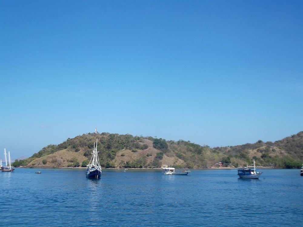 Luwansa Beach Resort Labuan Bajo Exterior foto
